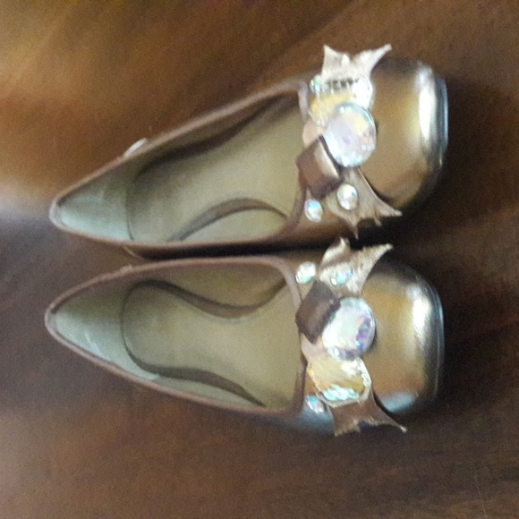 Simply Vera Vera Wang Shoes - Simply Vera Cheerful Gold Flats S8